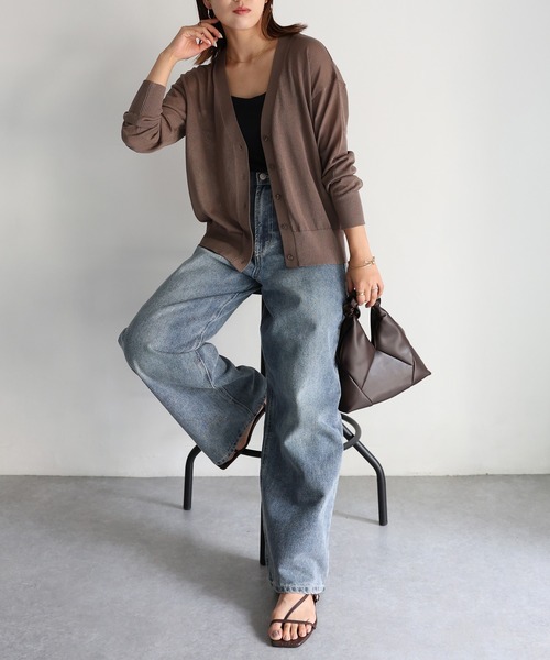 Riberry（リベリー）の「Vネックシアーカーディガン【ラメ/無地】（カーディガン/ボレロ・レディース・グレー/ブラック/ベージュ/ホワイト/モカ・FREE）」の21枚目の写真