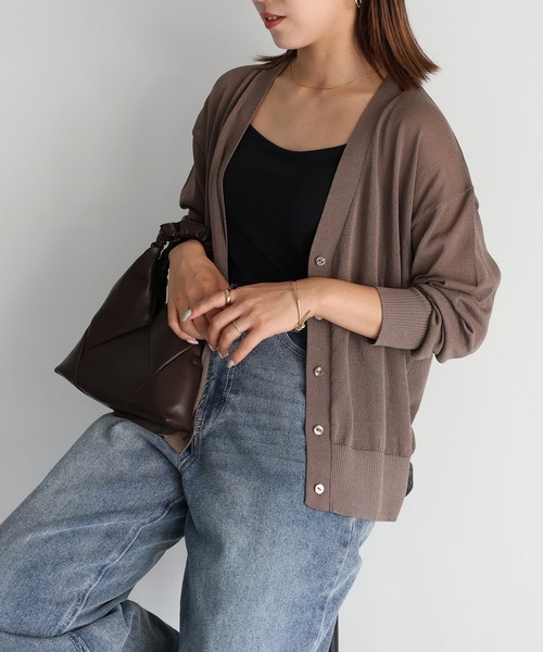 Riberry（リベリー）の「Vネックシアーカーディガン【ラメ/無地】（カーディガン/ボレロ・レディース・グレー/ブラック/ベージュ/ホワイト/モカ・FREE）」の20枚目の写真