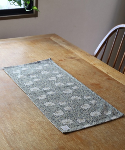 Jubilee（ジュビリー）の「テーブルセンター ランチョンマット 30x70cm ウィリアムモリス柄（ランチョンマット/テーブルウェア・レディース・その他8/その他10/その他13/その他1/その他2/その他3/その他5/その他11/その他6/その他14/その他15/その他16/その他4/その他7/その他9/その他12・70cm）」の4枚目の写真