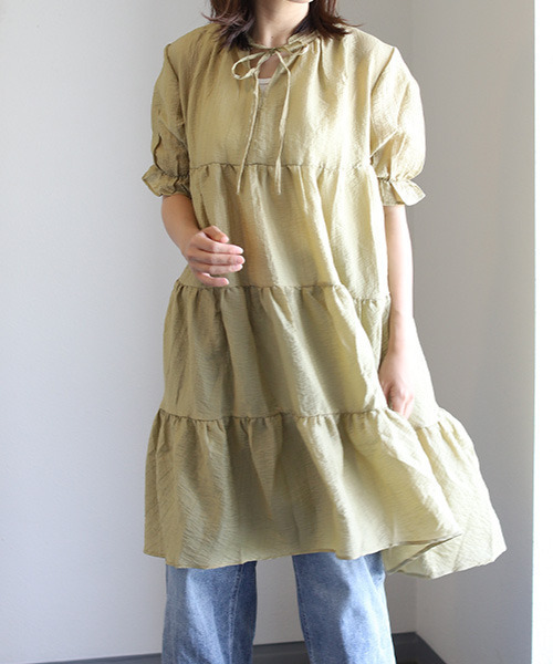 REAL CUBE（リアルキューブ）の「パフスリーブティアードチュニックワンピース（チュニック・レディース・オリーブ/チャコールグレー/ライトベージュ・M）」の3枚目の写真