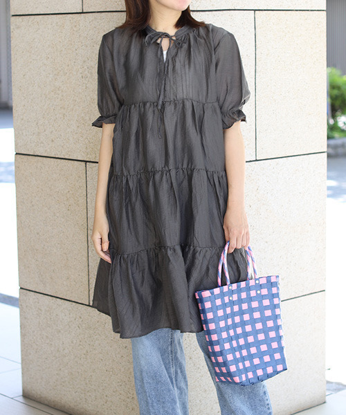 REAL CUBE（リアルキューブ）の「パフスリーブティアードチュニックワンピース（チュニック・レディース・オリーブ/チャコールグレー/ライトベージュ・M）」の2枚目の写真