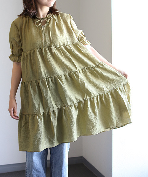 REAL CUBE（リアルキューブ）の「パフスリーブティアードチュニックワンピース（チュニック・レディース・オリーブ/チャコールグレー/ライトベージュ・M）」の4枚目の写真