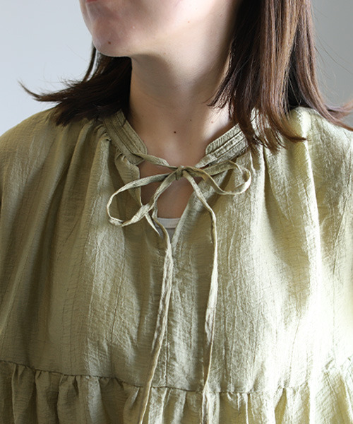 REAL CUBE（リアルキューブ）の「パフスリーブティアードチュニックワンピース（チュニック・レディース・オリーブ/チャコールグレー/ライトベージュ・M）」の7枚目の写真