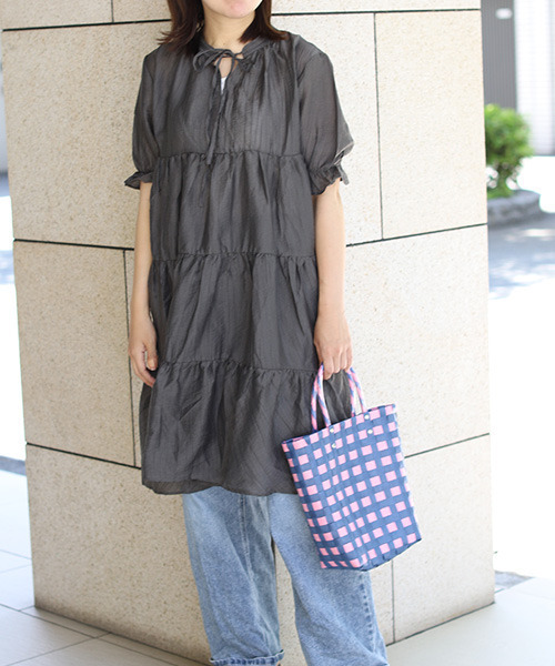 REAL CUBE（リアルキューブ）の「パフスリーブティアードチュニックワンピース（チュニック・レディース・オリーブ/チャコールグレー/ライトベージュ・M）」の9枚目の写真