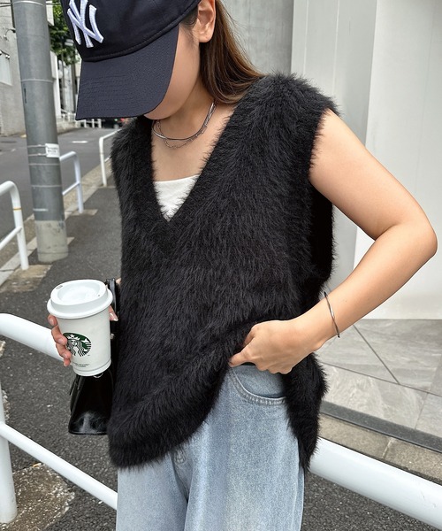 andme（アンドミー）の「【新色追加】起毛フェザーVネックニットベスト（ベスト・レディース・グレー/オフホワイト/ブラック/グレイッシュベージュ/チャコールグレー・F(M)）」の7枚目の写真