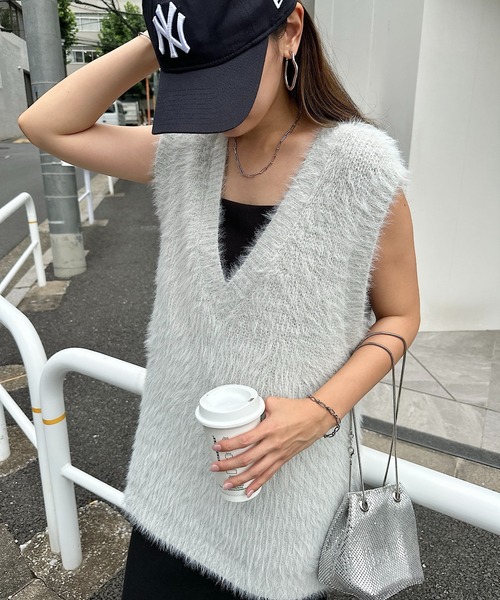 andme（アンドミー）の「【新色追加】起毛フェザーVネックニットベスト（ベスト・レディース・グレー/オフホワイト/ブラック/グレイッシュベージュ/チャコールグレー・F(M)）」の6枚目の写真