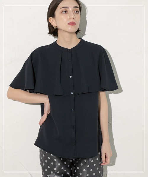 OPAQUE.CLIP(オペークドットクリップ)の「ケープ風ブラウス【洗濯機洗い可】(シャツ/ブラウス・レディース・オフホワイト/グリーン系/ネイビー・38/40/42)」の1枚目の写真