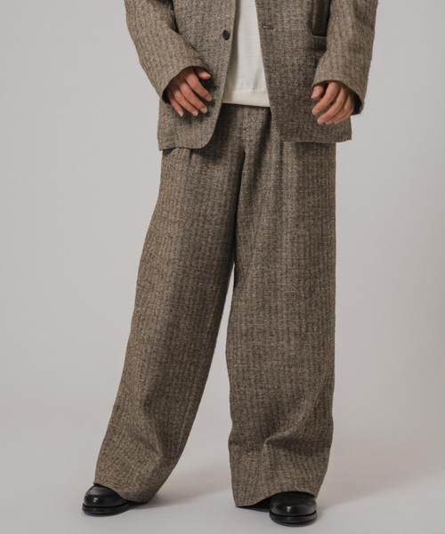 m's braque（エムズブラック）の「Ms BRAQUE for BOUCLE リネンウールヘリンボン タックワイド パンツ（スラックス・メンズ・カーキ・40/38/36）」の12枚目の写真