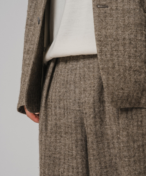 m's braque（エムズブラック）の「Ms BRAQUE for BOUCLE リネンウールヘリンボン タックワイド パンツ（スラックス・メンズ・カーキ・40/38/36）」の14枚目の写真