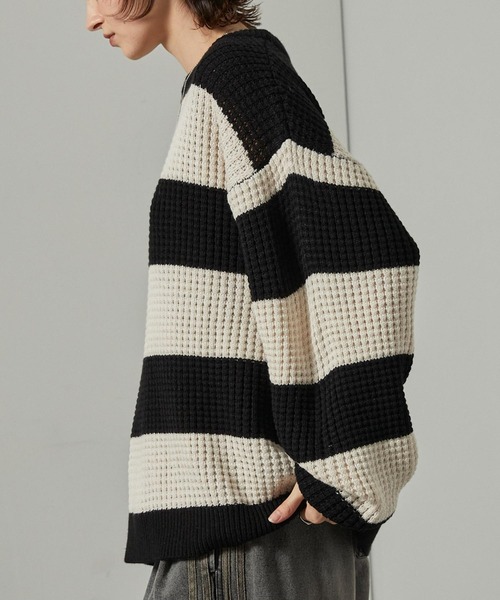 Alfred Alex（アルフレッドアレックス）の「【Alfred Alex】ボーダーバルキーワッフル オーバーサイズニット（ニット/セーター・メンズ・スモークグレー/ブラック/ブラウン/チャコール/ボルドー/オフホワイト/ブルーグレー・L/M）」の19枚目の写真