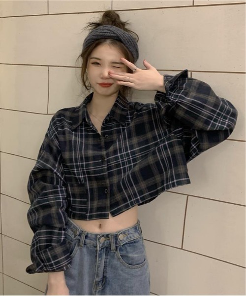 Teem Store(チームストア)の「ルーズシルエット ショート丈 チェックシャツ(シャツ/ブラウス・レディース・ベージュ/ネイビー・F)」の7枚目の写真