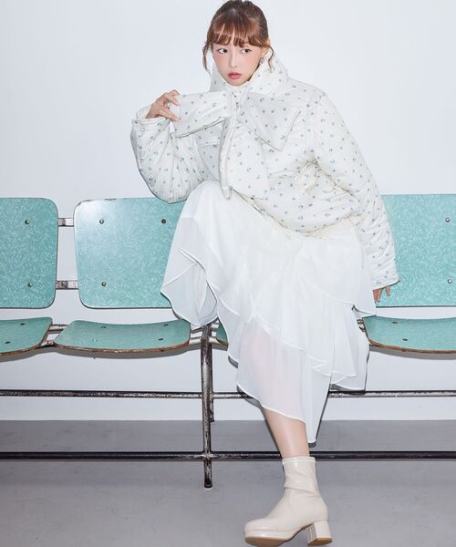 MAJESTIC LEGON（マジェスティックレゴン）の「リボンマフラーセット中綿ブルゾン（ダウンジャケット/コート・レディース・ブルー系その他2/ブルー系その他5/アイボリー・MEDIUM）」の3枚目の写真