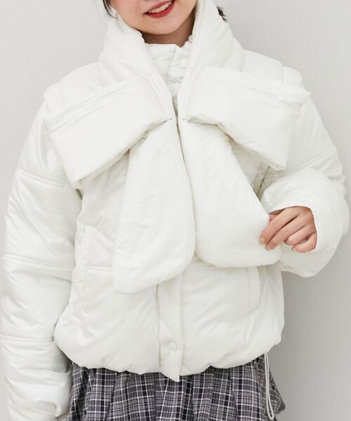 MAJESTIC LEGON（マジェスティックレゴン）の「リボンマフラーセット中綿ブルゾン（ダウンジャケット/コート・レディース・ブルー系その他2/ブルー系その他5/アイボリー・MEDIUM）」の19枚目の写真