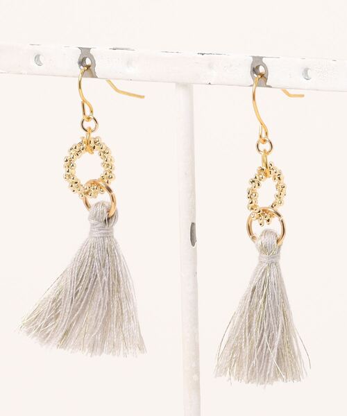 tone(トーン)の「【lea.acc*maamee*】ラメ入りタッセル×ゴールド(ピアス(両耳用)・レディース・ミント/ベージュ/ターコイズブルー/グレー/ブラウン/グレイッシュベージュ・FREE)」の2枚目の写真