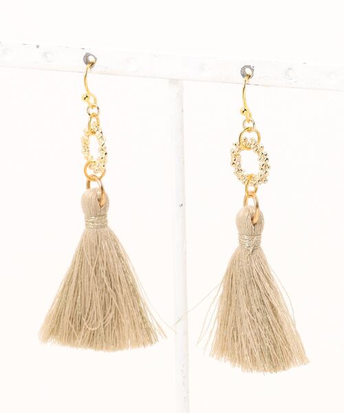 tone(トーン)の「【lea.acc*maamee*】ラメ入りタッセル×ゴールド(ピアス(両耳用)・レディース・ミント/ベージュ/ターコイズブルー/グレー/ブラウン/グレイッシュベージュ・FREE)」の1枚目の写真