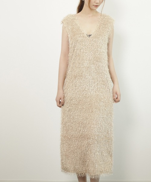 DRESS PLUS(ドレスプラス)の「フリンジ フェザーヤーン キャミワンピース(ワンピース・レディース・ベージュ/モカ/ブラック/グレー・M)」の1枚目の写真