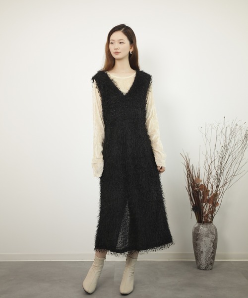 DRESS PLUS(ドレスプラス)の「フリンジ フェザーヤーン キャミワンピース(ワンピース・レディース・ベージュ/モカ/ブラック/グレー・M)」の2枚目の写真