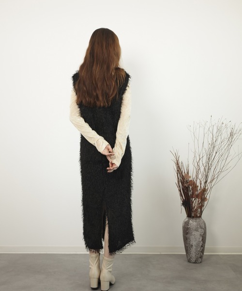 DRESS PLUS(ドレスプラス)の「フリンジ フェザーヤーン キャミワンピース(ワンピース・レディース・ベージュ/モカ/ブラック/グレー・M)」の22枚目の写真