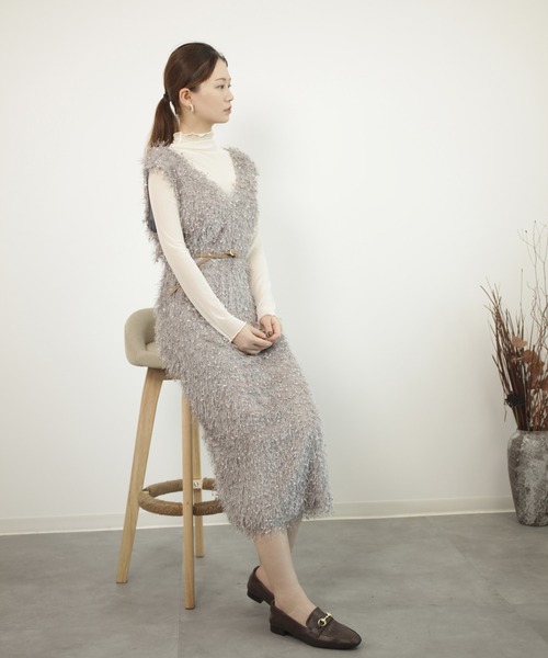 DRESS PLUS(ドレスプラス)の「フリンジ フェザーヤーン キャミワンピース(ワンピース・レディース・ベージュ/モカ/ブラック/グレー・M)」の17枚目の写真