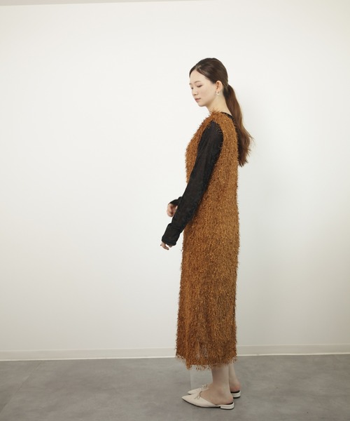 DRESS PLUS(ドレスプラス)の「フリンジ フェザーヤーン キャミワンピース(ワンピース・レディース・ベージュ/モカ/ブラック/グレー・M)」の11枚目の写真