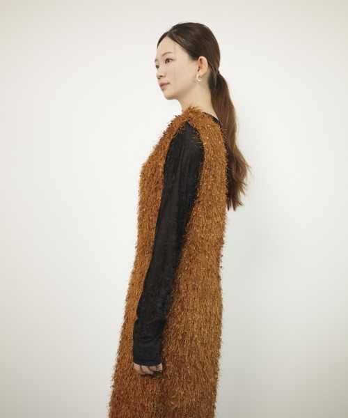 DRESS PLUS(ドレスプラス)の「フリンジ フェザーヤーン キャミワンピース(ワンピース・レディース・ベージュ/モカ/ブラック/グレー・M)」の12枚目の写真