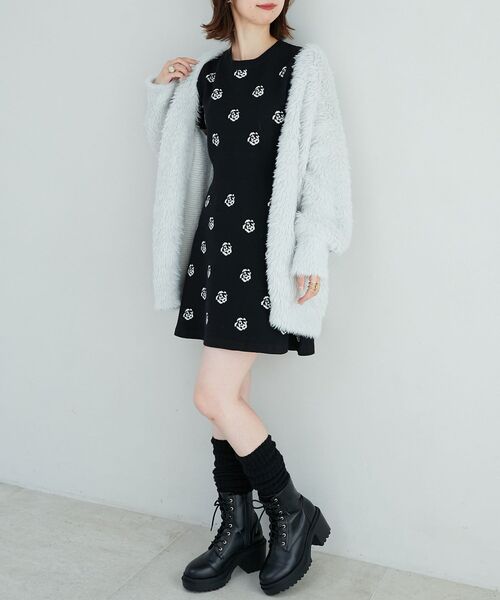 MAJESTIC LEGON(マジェスティックレゴン)の「レディパターンカーデセットワンピ(ワンピース・レディース・ブラック系その他/ブラウン系その他2/ホワイト系その他2・MEDIUM)」の2枚目の写真
