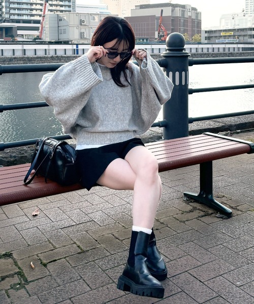 ISOOK（アイスー）の「【ISOOK / アイスー】 ボリュームスリーブドルマンニット / セーター クロップド丈 ショート丈 短丈 オーバーサイズ ビックシルエット ボリュームスリーブ クルーネック ぽわん袖 グレー ライトグレー チャコール ブラック 黒 ZOZOTOWN限定（ニット/セーター・レディース・ブラック/チャコール/ライトグレー・FREE）」の19枚目の写真