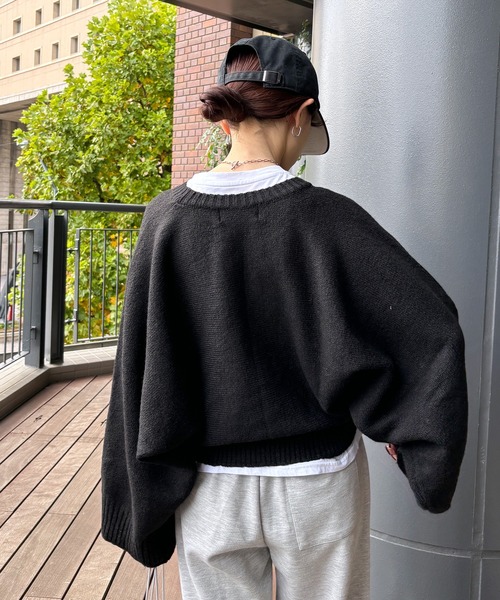 ISOOK（アイスー）の「【ISOOK / アイスー】 ボリュームスリーブドルマンニット / セーター クロップド丈 ショート丈 短丈 オーバーサイズ ビックシルエット ボリュームスリーブ クルーネック ぽわん袖 グレー ライトグレー チャコール ブラック 黒 ZOZOTOWN限定（ニット/セーター・レディース・ブラック/チャコール/ライトグレー・FREE）」の14枚目の写真