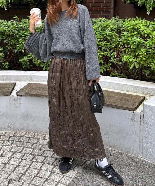 ISOOK（アイスー）の「【ISOOK / アイスー】 ボリュームスリーブドルマンニット / セーター クロップド丈 ショート丈 短丈 オーバーサイズ ビックシルエット ボリュームスリーブ クルーネック ぽわん袖 グレー ライトグレー チャコール ブラック 黒 ZOZOTOWN限定（ニット/セーター・レディース・ブラック/チャコール/ライトグレー・FREE）」の5枚目の写真