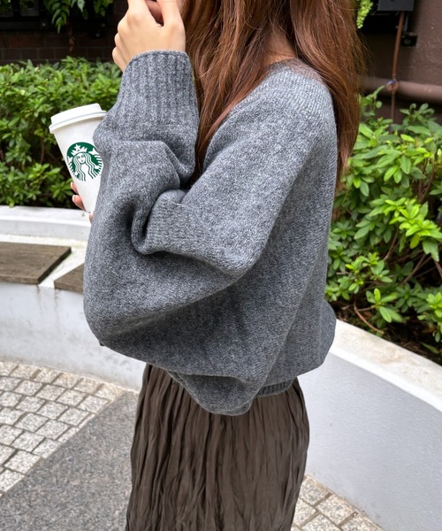 ISOOK（アイスー）の「【ISOOK / アイスー】 ボリュームスリーブドルマンニット / セーター クロップド丈 ショート丈 短丈 オーバーサイズ ビックシルエット ボリュームスリーブ クルーネック ぽわん袖 グレー ライトグレー チャコール ブラック 黒 ZOZOTOWN限定（ニット/セーター・レディース・ブラック/チャコール/ライトグレー・FREE）」の16枚目の写真