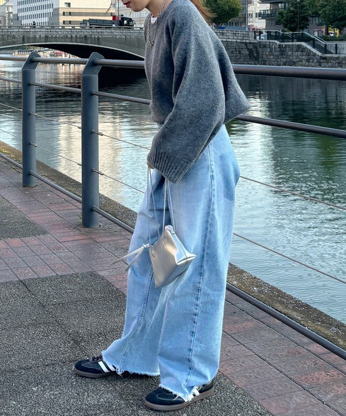 ISOOK（アイスー）の「【ISOOK / アイスー】 ボリュームスリーブドルマンニット / セーター クロップド丈 ショート丈 短丈 オーバーサイズ ビックシルエット ボリュームスリーブ クルーネック ぽわん袖 グレー ライトグレー チャコール ブラック 黒 ZOZOTOWN限定（ニット/セーター・レディース・ブラック/チャコール/ライトグレー・FREE）」の18枚目の写真