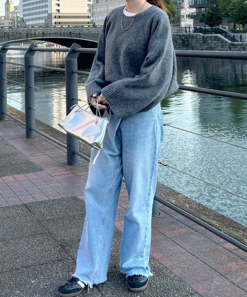 ISOOK（アイスー）の「【ISOOK / アイスー】 ボリュームスリーブドルマンニット / セーター クロップド丈 ショート丈 短丈 オーバーサイズ ビックシルエット ボリュームスリーブ クルーネック ぽわん袖 グレー ライトグレー チャコール ブラック 黒 ZOZOTOWN限定（ニット/セーター・レディース・ブラック/チャコール/ライトグレー・FREE）」の6枚目の写真