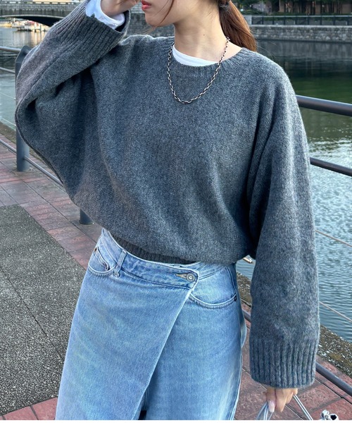 ISOOK（アイスー）の「【ISOOK / アイスー】 ボリュームスリーブドルマンニット / セーター クロップド丈 ショート丈 短丈 オーバーサイズ ビックシルエット ボリュームスリーブ クルーネック ぽわん袖 グレー ライトグレー チャコール ブラック 黒 ZOZOTOWN限定（ニット/セーター・レディース・ブラック/チャコール/ライトグレー・FREE）」の7枚目の写真