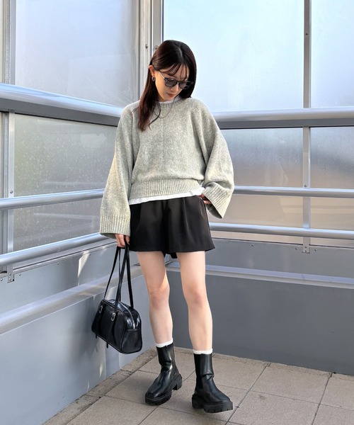 ISOOK（アイスー）の「【ISOOK / アイスー】 ボリュームスリーブドルマンニット / セーター クロップド丈 ショート丈 短丈 オーバーサイズ ビックシルエット ボリュームスリーブ クルーネック ぽわん袖 グレー ライトグレー チャコール ブラック 黒 ZOZOTOWN限定（ニット/セーター・レディース・ブラック/チャコール/ライトグレー・FREE）」の21枚目の写真