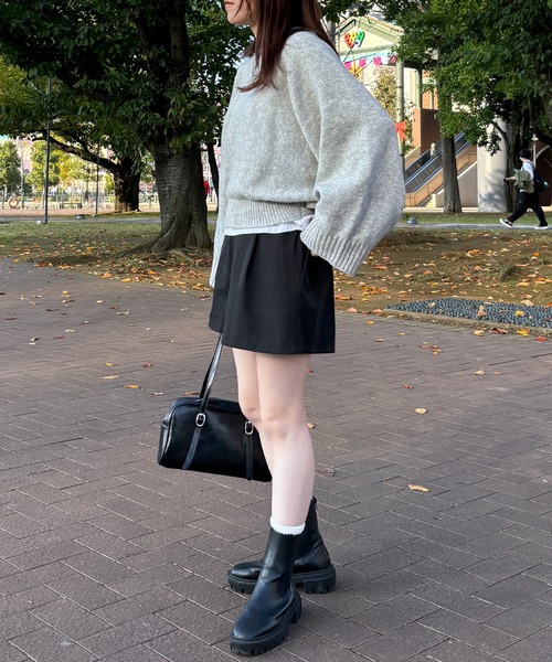 ISOOK（アイスー）の「【ISOOK / アイスー】 ボリュームスリーブドルマンニット / セーター クロップド丈 ショート丈 短丈 オーバーサイズ ビックシルエット ボリュームスリーブ クルーネック ぽわん袖 グレー ライトグレー チャコール ブラック 黒 ZOZOTOWN限定（ニット/セーター・レディース・ブラック/チャコール/ライトグレー・FREE）」の22枚目の写真