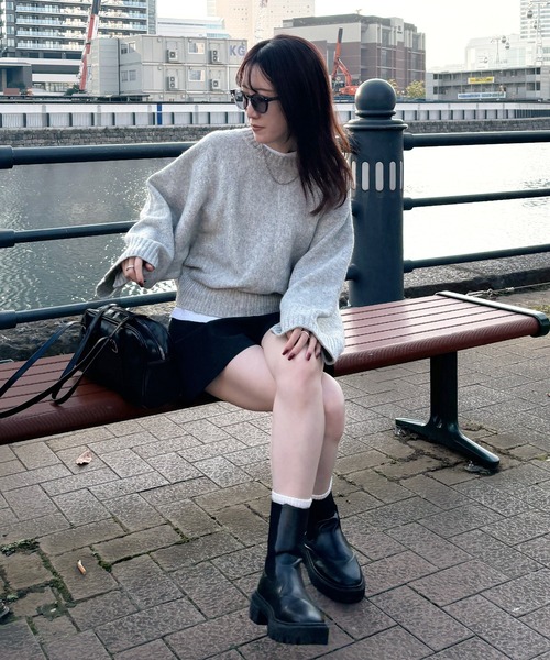 ISOOK（アイスー）の「【ISOOK / アイスー】 ボリュームスリーブドルマンニット / セーター クロップド丈 ショート丈 短丈 オーバーサイズ ビックシルエット ボリュームスリーブ クルーネック ぽわん袖 グレー ライトグレー チャコール ブラック 黒 ZOZOTOWN限定（ニット/セーター・レディース・ブラック/チャコール/ライトグレー・FREE）」の11枚目の写真