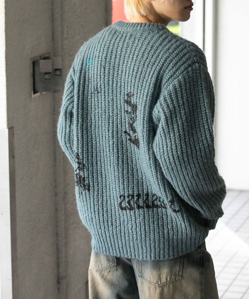 SENSE OF PLACE by URBAN RESEARCH(センスオブプレイスバイアーバンリサーチ)の「グラフィックプリントルーズクルーネックニット(ニット/セーター・メンズ・グレー/ブルー/パープル・LARGE/MEDIUM)」の9枚目の写真