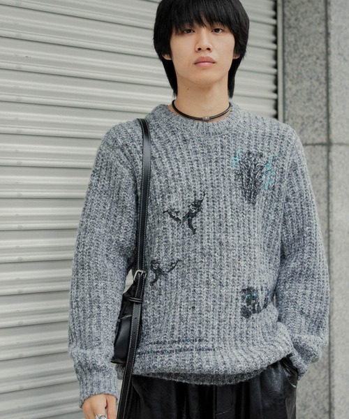 SENSE OF PLACE by URBAN RESEARCH(センスオブプレイスバイアーバンリサーチ)の「グラフィックプリントルーズクルーネックニット(ニット/セーター・メンズ・グレー/ブルー/パープル・LARGE/MEDIUM)」の13枚目の写真