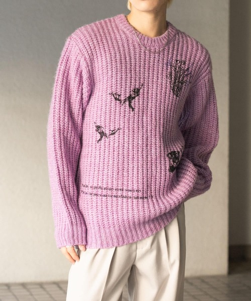 SENSE OF PLACE by URBAN RESEARCH(センスオブプレイスバイアーバンリサーチ)の「グラフィックプリントルーズクルーネックニット(ニット/セーター・メンズ・グレー/ブルー/パープル・LARGE/MEDIUM)」の4枚目の写真