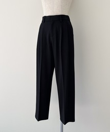 テーパードパンツ