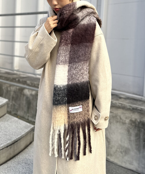 w closet(ダブルクローゼット)の「【3色展開】チェックマフラー(マフラー・レディース・ブラウン/レッド/サックスブルー・ONE SIZE)」の2枚目の写真