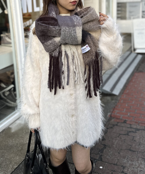 w closet(ダブルクローゼット)の「【3色展開】チェックマフラー(マフラー・レディース・ブラウン/レッド/サックスブルー・ONE SIZE)」の5枚目の写真