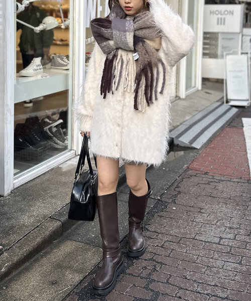 w closet(ダブルクローゼット)の「【3色展開】チェックマフラー(マフラー・レディース・ブラウン/レッド/サックスブルー・ONE SIZE)」の7枚目の写真