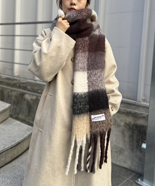 w closet(ダブルクローゼット)の「【3色展開】チェックマフラー(マフラー・レディース・ブラウン/レッド/サックスブルー・ONE SIZE)」の8枚目の写真