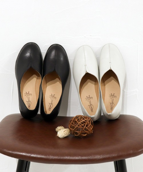 あしながおじさん（アシナガオジサン）の「軽量｜スリッポンシューズ　1610041（スリッポン・レディース・ホワイト/ブラック/マスタード・24.5cm/24cm/23.5cm/23cm/22.5cm）」の2枚目の写真