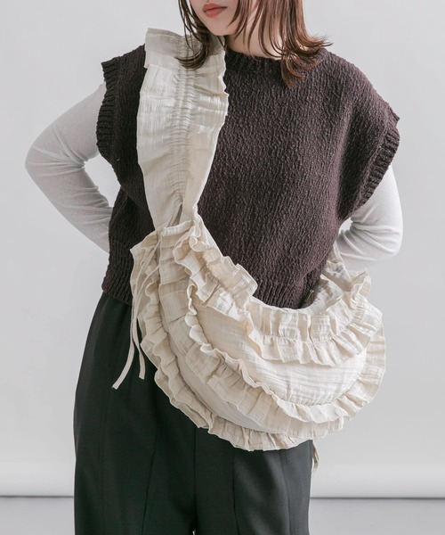 KBF(ケイビーエフ)の「フリルギャザーBAG(ショルダーバッグ・レディース・アイボリー/チャコールグレー/グリーン・ONE)」の21枚目の写真