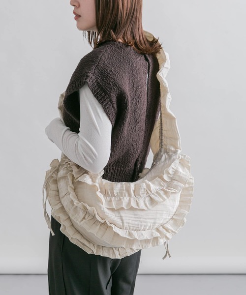 KBF(ケイビーエフ)の「フリルギャザーBAG(ショルダーバッグ・レディース・アイボリー/チャコールグレー/グリーン・ONE)」の22枚目の写真