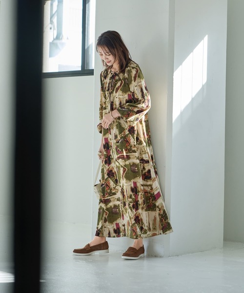 STYLE DELI(スタイルデリ)の「ダブルリボンアート柄ワンピース(ワンピース・レディース・ブルー/カーキ・SMALL/MEDIUM)」の3枚目の写真