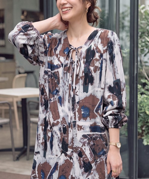 STYLE DELI(スタイルデリ)の「ダブルリボンアート柄ワンピース(ワンピース・レディース・ブルー/カーキ・SMALL/MEDIUM)」の4枚目の写真