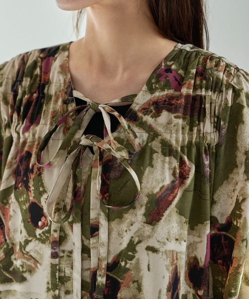 STYLE DELI(スタイルデリ)の「ダブルリボンアート柄ワンピース(ワンピース・レディース・ブルー/カーキ・SMALL/MEDIUM)」の11枚目の写真